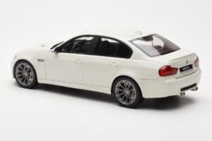 BMW M3 E90 Sedanas Baltas GT Spirit 1:18 GT053 Derva - nuotrauka 5 iš 6