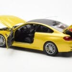 BMW M4 F82 Austin Geltonas Metallic Paragon 1:18 - image 5 of 8