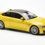 BMW M4 F82 Austin Geltonas Metallic Paragon 1:18 - image 6 of 8