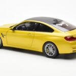 BMW M4 F82 Austin Geltonas Metallic Paragon 1:18 - image 7 of 8