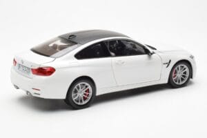 BMW M4 F82 Frozen Brilliant Baltas Paragon 1:18 PA-97101 Metalas - nuotrauka 3 iš 8