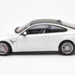 BMW M4 F82 Frozen Brilliant Baltas Paragon 1:18 - image 4 of 8