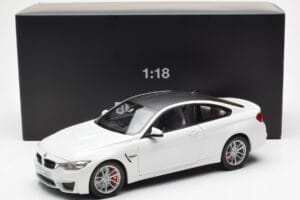 BMW M4 F82 Frozen Brilliant Baltas Paragon 1:18 PA-97101 Metalas - nuotrauka 8 iš 8