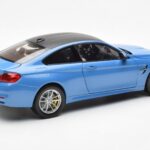 BMW M4 F82 Yas Marina Mėlynas Paragon 1:18 - image 3 of 8