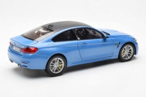 BMW M4 F82 Yas Marina Mėlynas Paragon 1:18 PA-97102 Metalas - nuotrauka 3 iš 8