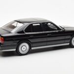 BMW M5 E34 Juodas Otto 1:18 - image 2 of 6