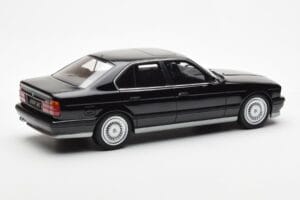 BMW M5 E34 Juodas Otto 1:18 OT690 Derva - nuotrauka 2 iš 6