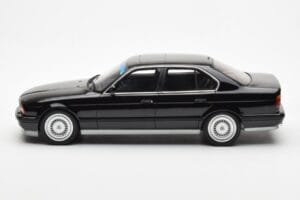 BMW M5 E34 Juodas Otto 1:18 OT690 Derva - nuotrauka 3 iš 6