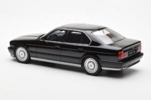 BMW M5 E34 Juodas Otto 1:18 OT690 Derva - nuotrauka 5 iš 6