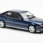 BMW M5 E34 Mėlynas Metallic Otto 1:18 - image 4 of 6