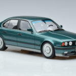 BMW M5 E34 Cecotto Edition Žalias Otto 1:18 - image 4 of 6