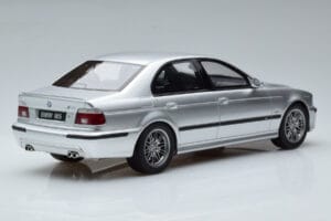 BMW M5 E39 Sidabrinis Otto 1:18 OT747B Derva - nuotrauka 2 iš 7