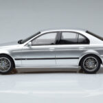 BMW M5 E39 Sidabrinis Otto 1:18 - image 3 of 7