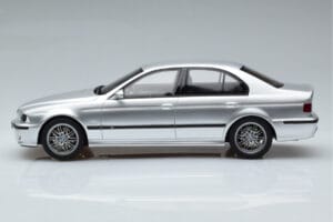 BMW M5 E39 Sidabrinis Otto 1:18 OT747B Derva - nuotrauka 3 iš 7