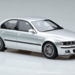 BMW M5 E39 Sidabrinis Otto 1:18 - image 4 of 7