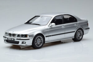 BMW M5 E39 Sidabrinis Otto 1:18