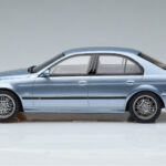 BMW M5 E39 Silverwater Mėlynas Otto 1:18 - image 3 of 6