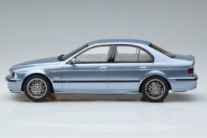 BMW M5 E39 Silverwater Mėlynas Otto 1:18 OT554 Derva - nuotrauka 3 iš 6