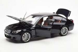 BMW M5 E60 Carbon Juodas Kyosho 1:18 08593BK Metalas - nuotrauka 2 iš 8