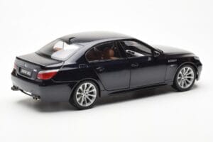 BMW M5 E60 Carbon Juodas Kyosho 1:18 08593BK Metalas - nuotrauka 3 iš 8