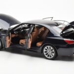 BMW M5 E60 Carbon Juodas Kyosho 1:18 - image 5 of 8