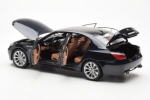 BMW M5 E60 Carbon Juodas Kyosho 1:18 08593BK Metalas - nuotrauka 5 iš 8