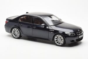 BMW M5 E60 Carbon Juodas Kyosho 1:18 08593BK Metalas - nuotrauka 6 iš 8