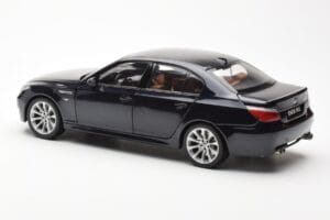 BMW M5 E60 Carbon Juodas Kyosho 1:18 08593BK Metalas - nuotrauka 7 iš 8