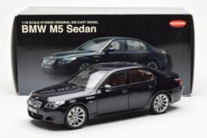 BMW M5 E60 Carbon Juodas Kyosho 1:18 08593BK Metalas - nuotrauka 8 iš 8