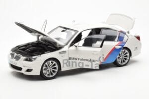 BMW M5 E60 Ring Taxi Nurburgring Kyosho 1:18 08593RT Metalas - nuotrauka 2 iš 8