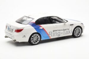 BMW M5 E60 Ring Taxi Nurburgring Kyosho 1:18 08593RT Metalas - nuotrauka 3 iš 8