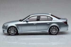 BMW M5 E60 Sidabrinis Otto 1:18 OT426 Derva - nuotrauka 3 iš 6