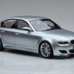 BMW M5 E60 Sidabrinis Otto 1:18 - image 4 of 6