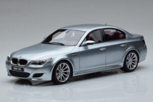 BMW M5 E60 Sidabrinis Otto 1:18