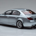 BMW M5 E60 Sidabrinis Otto 1:18 - image 5 of 6