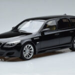 BMW M5 E61 Touring Juodas Otto 1:18