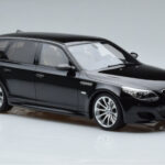 BMW M5 E61 Touring Juodas Otto 1:18 - image 4 of 6