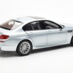 BMW M5 F10 Silverstone Sidabrinis Paragon 1:18 - image 3 of 8