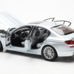 BMW M5 F10 Silverstone Sidabrinis Paragon 1:18 - image 5 of 8