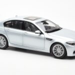 BMW M5 F10 Silverstone Sidabrinis Paragon 1:18 - image 6 of 8