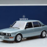 BMW M535i E12 Mėlynas Norev 1:18 - image 6 of 6