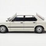 BMW M535i E28 Alpine Baltas AUTOart 1:18 - image 4 of 10