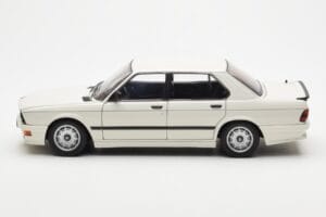 BMW M535i E28 Alpine Baltas AUTOart 1:18 75161 Metalas - nuotrauka 4 iš 10