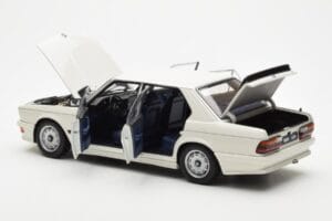 BMW M535i E28 Alpine Baltas AUTOart 1:18 75161 Metalas - nuotrauka 5 iš 10