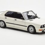 BMW M535i E28 Alpine Baltas AUTOart 1:18 - image 6 of 10