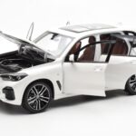 BMW X5 G05 Baltas Paragon 1:18 - image 2 of 8