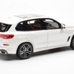 BMW X5 G05 Baltas Paragon 1:18 - image 3 of 8