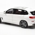 BMW X5 G05 Baltas Paragon 1:18 - image 7 of 8