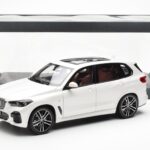 BMW X5 G05 Baltas Paragon 1:18 - image 8 of 8