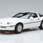 Chevrolet Corvette C4 Baltas AUTOart 1:18 71243 Metalas